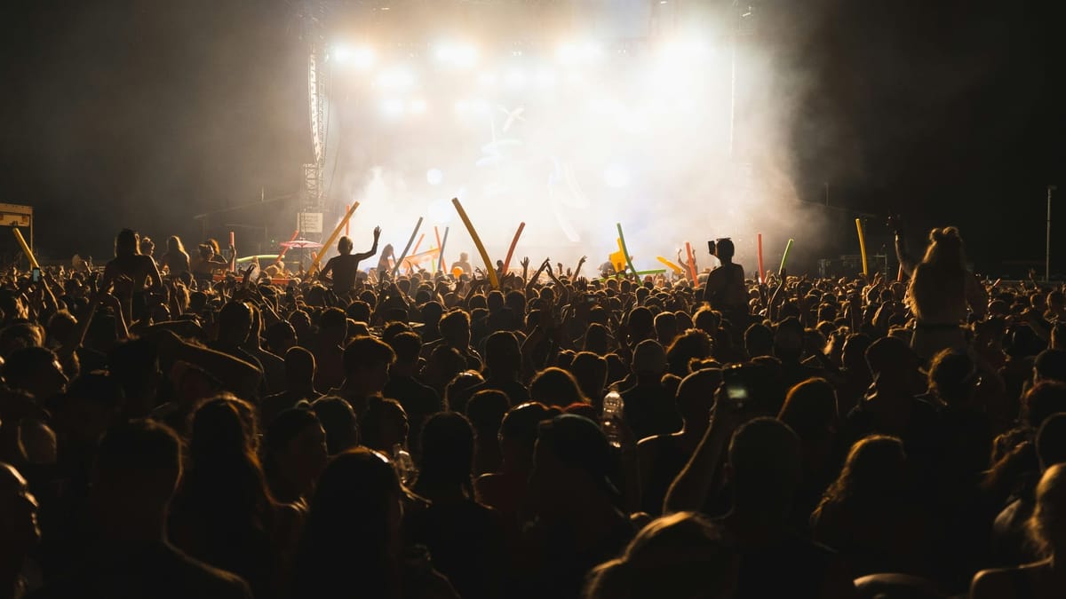 Dell breaks records, says "traditional" server demand as well as AI surging